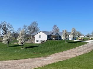 1908 Silverten Rdg, Liberty, IL 62347