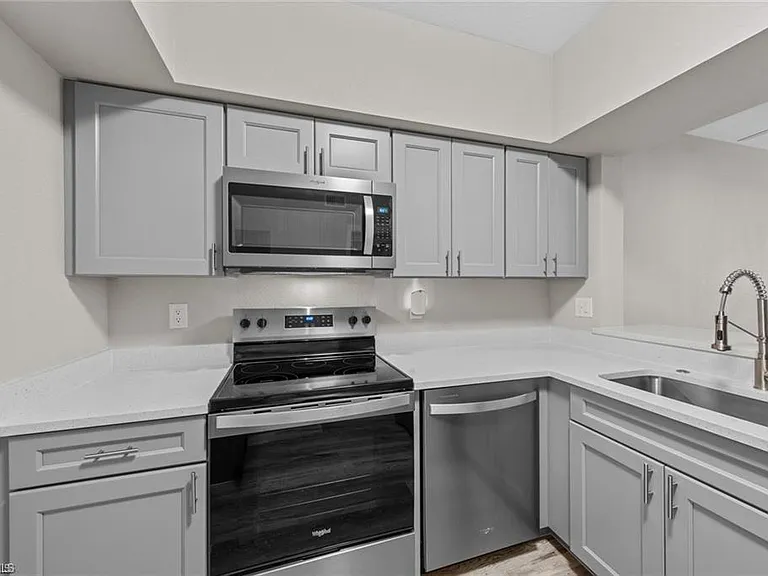 8423 Bernwood Cove Loop #405 — Photo 17