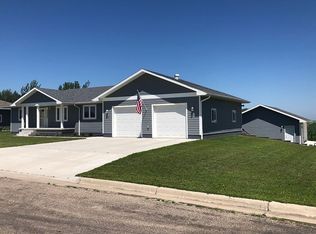 1003 Pheasant Run Cir, Clear Lake, SD 57226