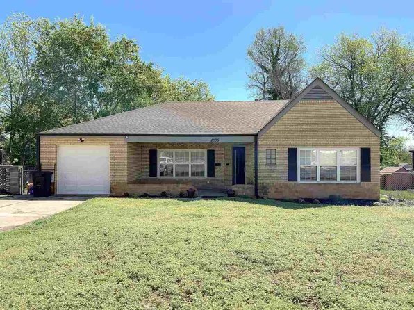 1205 N 7th St, Ponca City, OK 74601