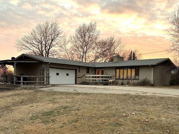 505 Oak Ave, Miltonvale, KS 67466