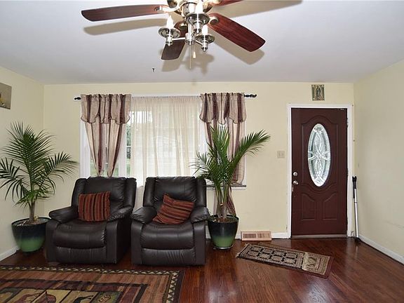 3rd image of 6221 Hickorywood Dr