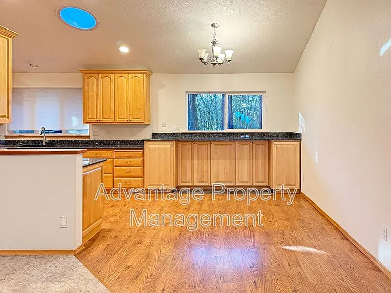 1340 SW Timian St — Photo 7
