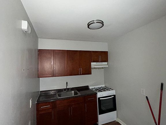 4th image of 411 Stuyvesant Ave #8