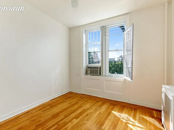269 West 12th Street image 1 of 5