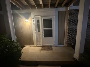 425 Fernwood Ct, Vernon Hills, IL 60061