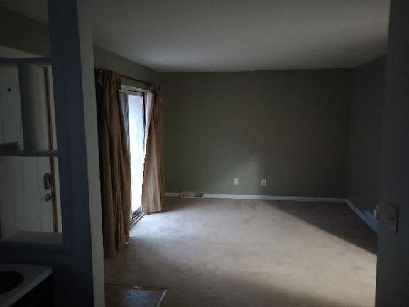 3rd image of 1400 2nd St APT 2
