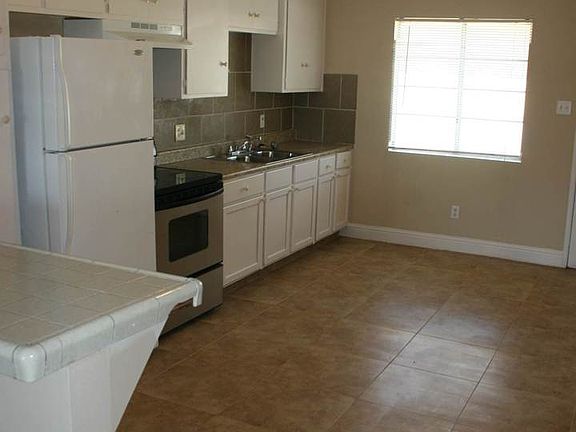 3rd image of 700 Knotts St APT A