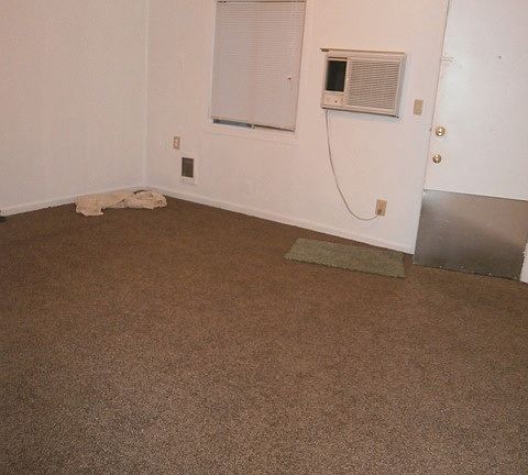 2nd image of 815 N 1st Ave