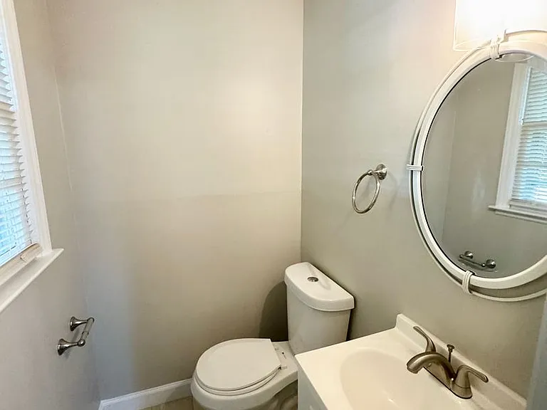 505 Locust Ln — Photo 7
