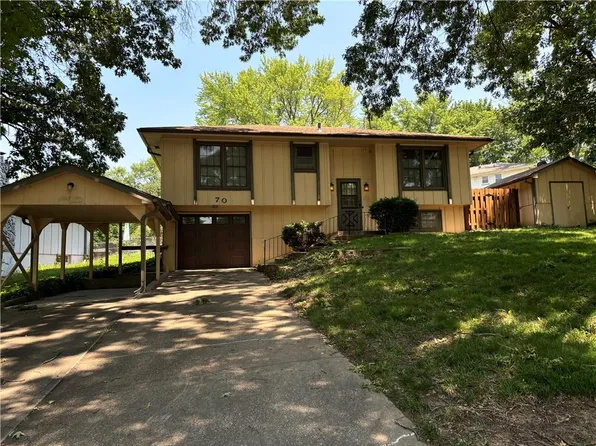 70 Evergreen St, Leavenworth, KS 66048