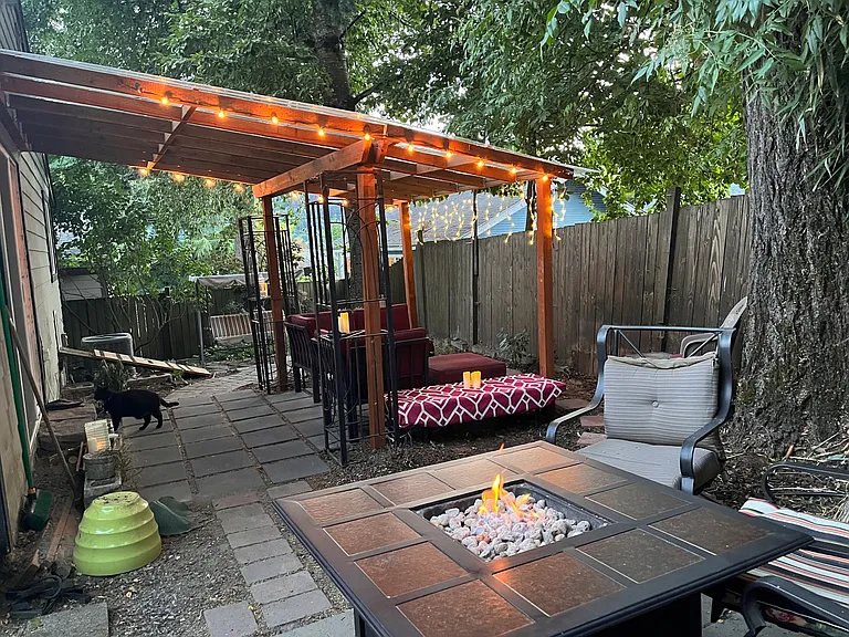 Backyard propane fire table