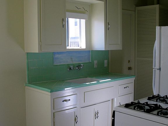 3rd image of 939 Missouri St