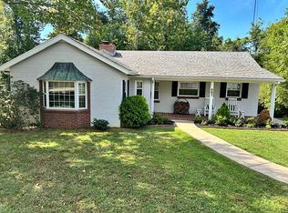 853 Sweet Acres Dr, Saint Albans, WV 25177