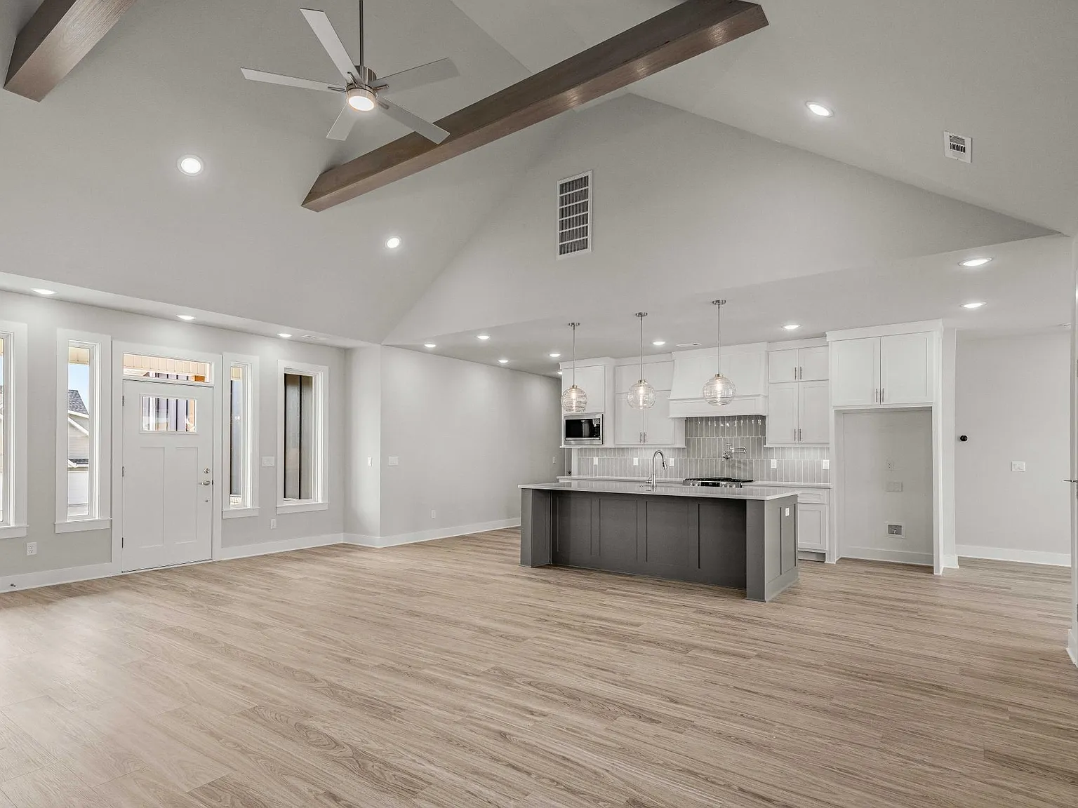 4 bed, 2895 sqft, $2,950 — Photo 4