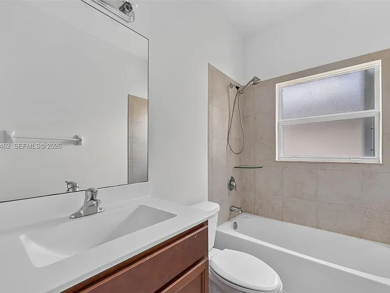 236 SE 32nd Ave — Photo 11