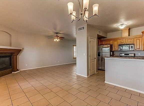 4th image of 557 Green Village Ct