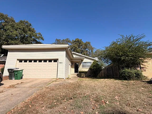 3 bed, 1.5 bath, 1202 sqft, $1,695 — Photo 2