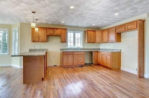 3rd image of 11 Faneuil Dr