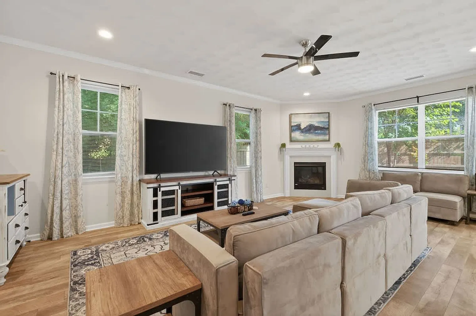 4 bed, 3.0 bath, $3,097 — Photo 3
