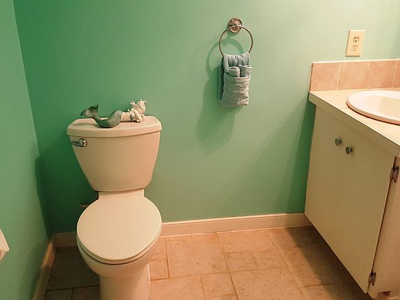 2nd Floor Full Bath #2