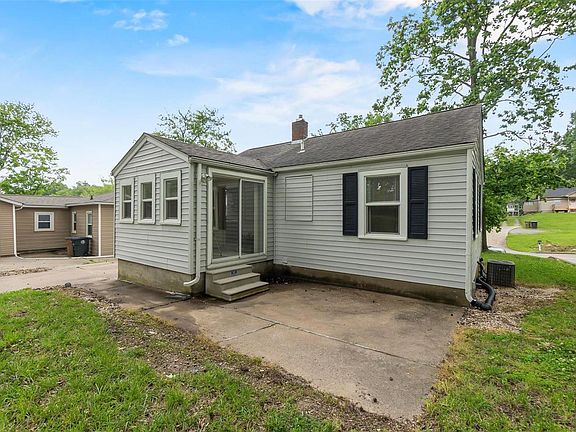4th image of 1304 Bertling St