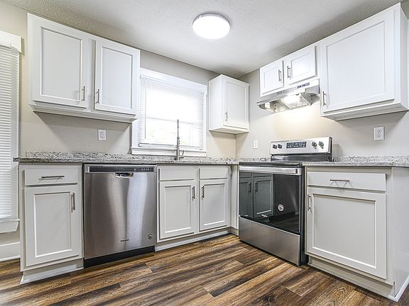 2nd image of 104 E Madison St #2