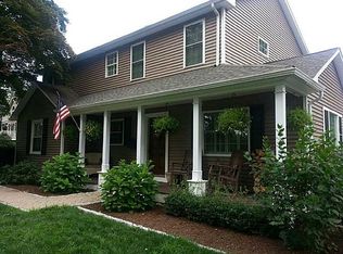 100 Lake View Rd, Cranston, RI 02920