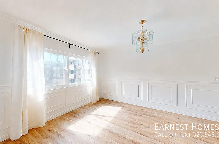 4915 Tyrone Ave #204 — Photo 5