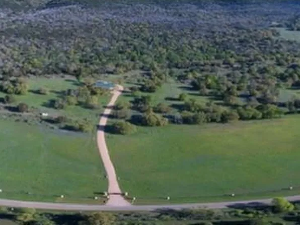 7A Escalar Dr, Llano, TX 78643