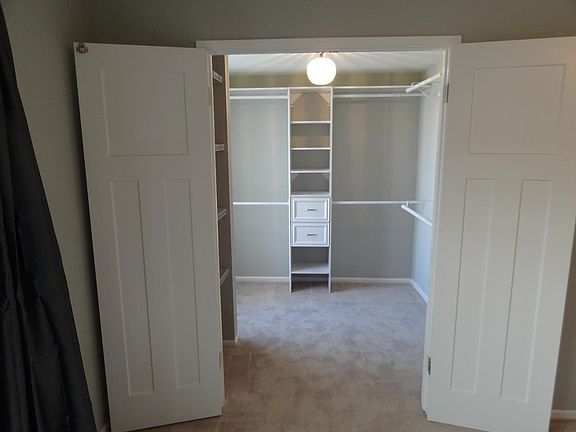 Master Bedroom Walk In Closet