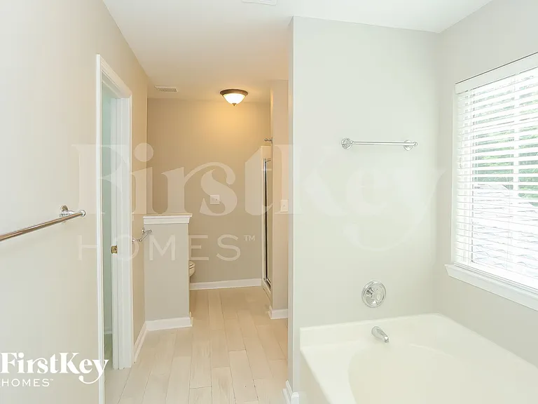 1014 Enderbury Dr — Photo 9