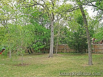 2nd image of 800 Parkcrest Ct