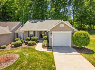 2912 Desmond Woods Dr, Greensboro, NC 27405