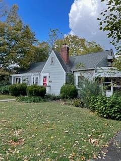 1st image of 546 Douglas St
