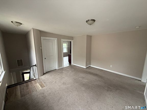 4th image of 222 N Cherry St