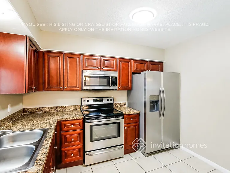759 NW 7th St — Photo 8