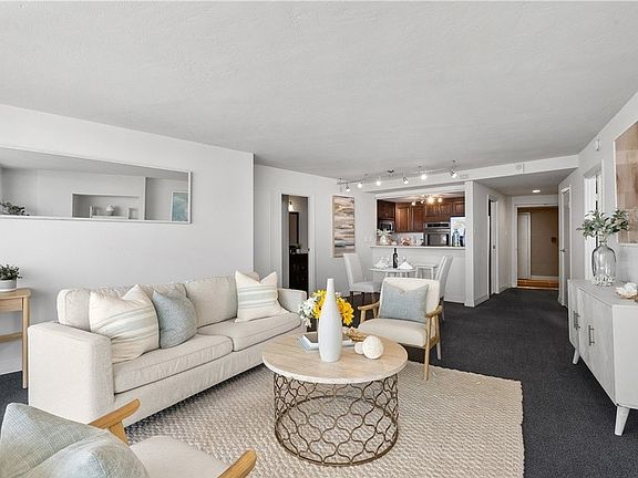4th image of 700 E Ocean Blvd #201