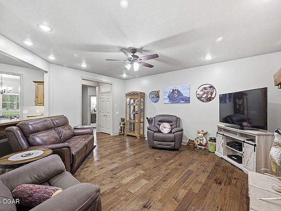 4th image of 5296 Greenwich Ln
