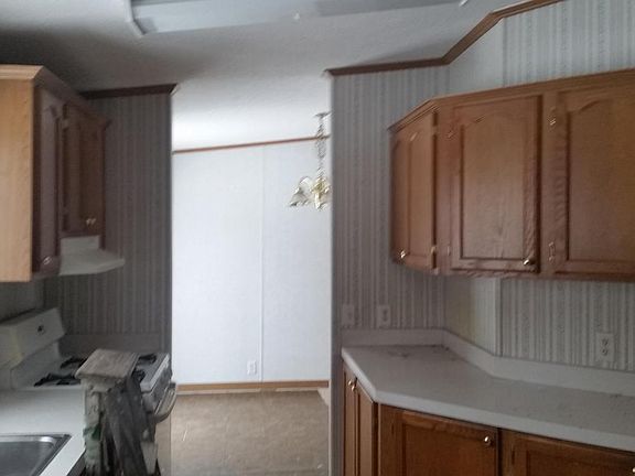 3rd image of 457 W Ashland St