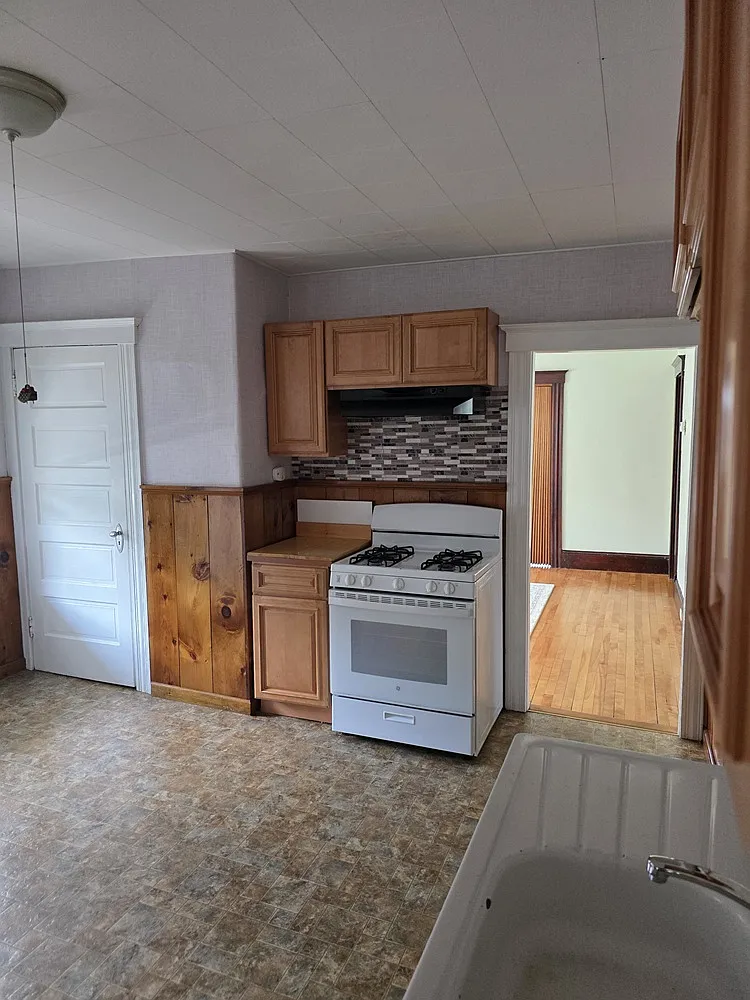 260 Walton St — Photo 2
