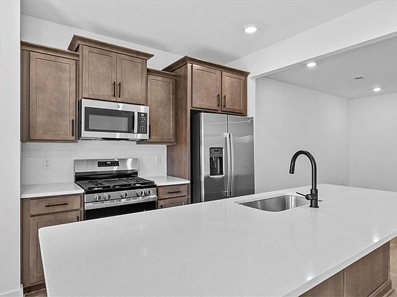 5th image of 518 Harebell Way