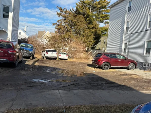 45 Nelson St, New Bedford, MA 02744