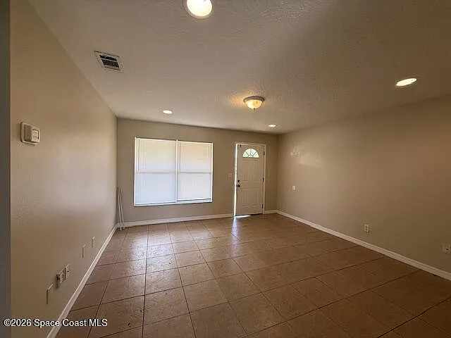 660 Minnie St — Photo 4