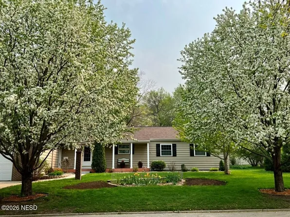110 11th Ave NW, Watertown, SD 57201