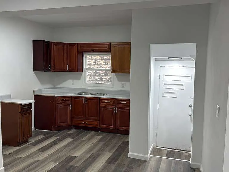 742 Kendall Ave — Photo 6