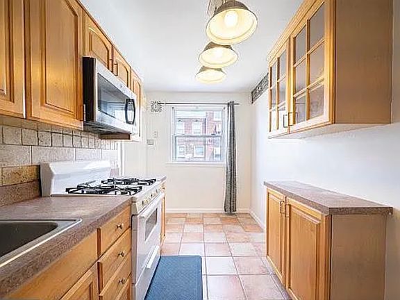 4th image of 7004 Kindred St