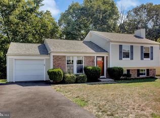 1632 Pebblebrook Ln, Harrisburg, PA 17110