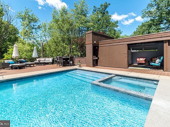 5th image of 117 Heartwood Dr