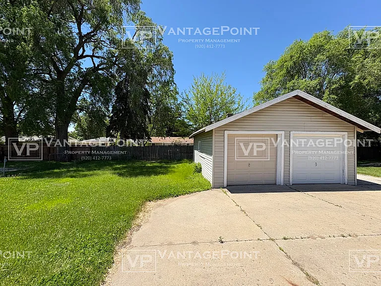 945 Velp Ave — Photo 16